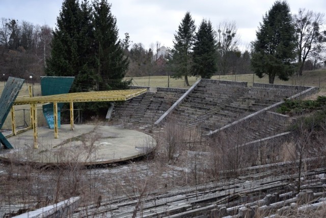 Amfiteatr w Parku Dolinka w Elblągu od blisko 4 lat jest ogrodzony i nie można z niego korzystać