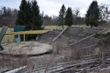 Amfiteatr w Parku Dolinka w Elblągu. Zapomniane miejsce? Obiekt od lat jest ogrodzony i niszczeje [zdjęcia]