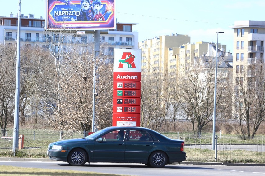 Spadek cen na stacjach paliw w Warszawie