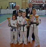 Cztery medale oświęcimian w mistrzostwach Polski Oyama karate w kata w Łasku