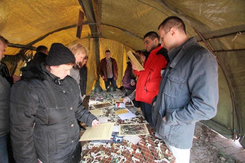 Namiot Żołnierzy Wyklętych stanął na rynku Manufaktury w Łodzi [ZDJĘCIA]