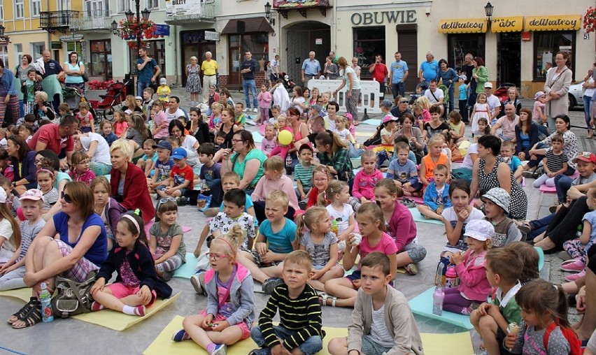 Spektakl na Placu Łuczkowskiego przyciągnął najmłodszych