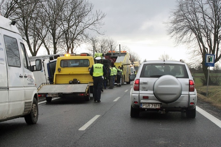 Orkan Fryderyka wywrócił auto ciężarowe pod Legnicą [ZDJĘCIA]