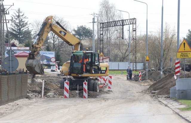 Na ulicy Wjazdowej będą budowane dwa dodatkowe pasy ruchu, ścieżka rowerowa i chodniki. To zadanie realizowane przy okazji budowy nowego odcinka trasy N-S na osiedlu Południe.