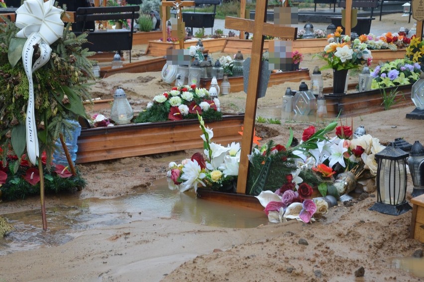 Ulewny deszcz podmywa cmentarz na Brzostowie. Najgorzej jest...