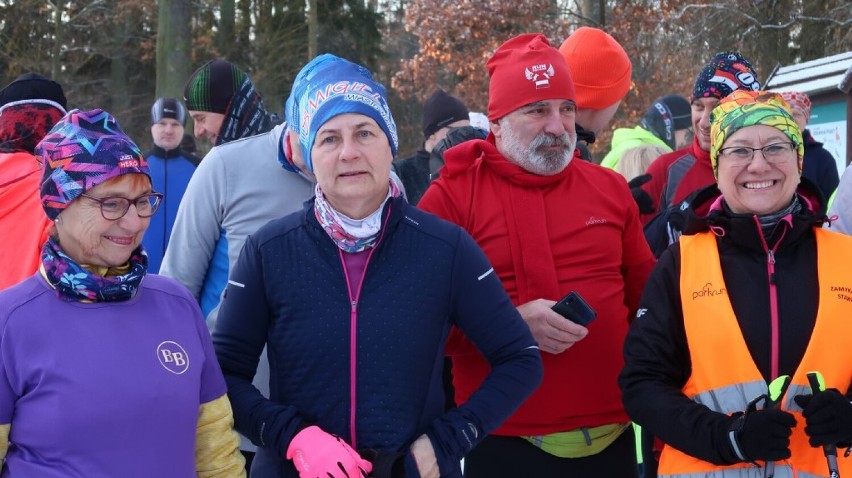 Parkrun Leszno z okazji Dnia Babci i Dziadka, czyli aktywne świętowanie. Babcia i dziadek też mogą biegać, a nawet powinni...