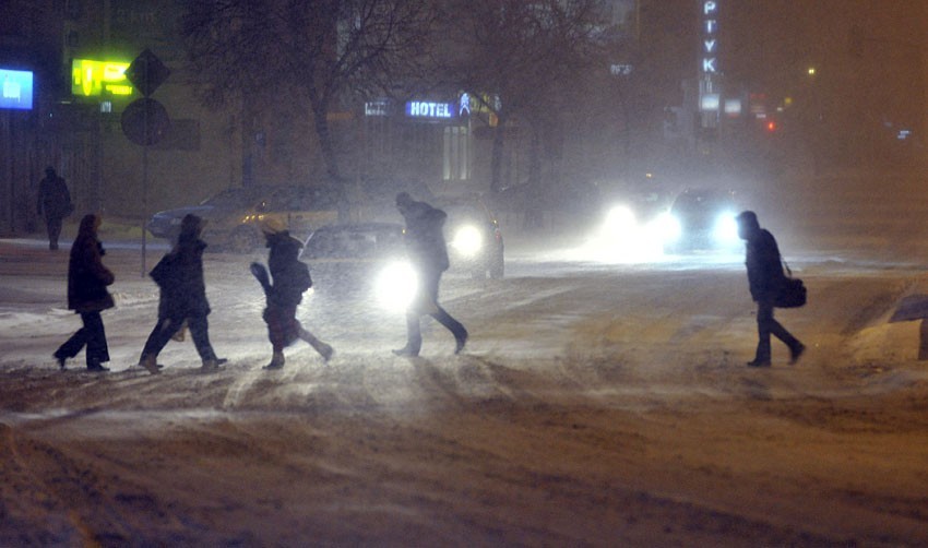 Atak zimy w marcu. Trudne warunki na drogach w Gdańsku [ZDJĘCIA]