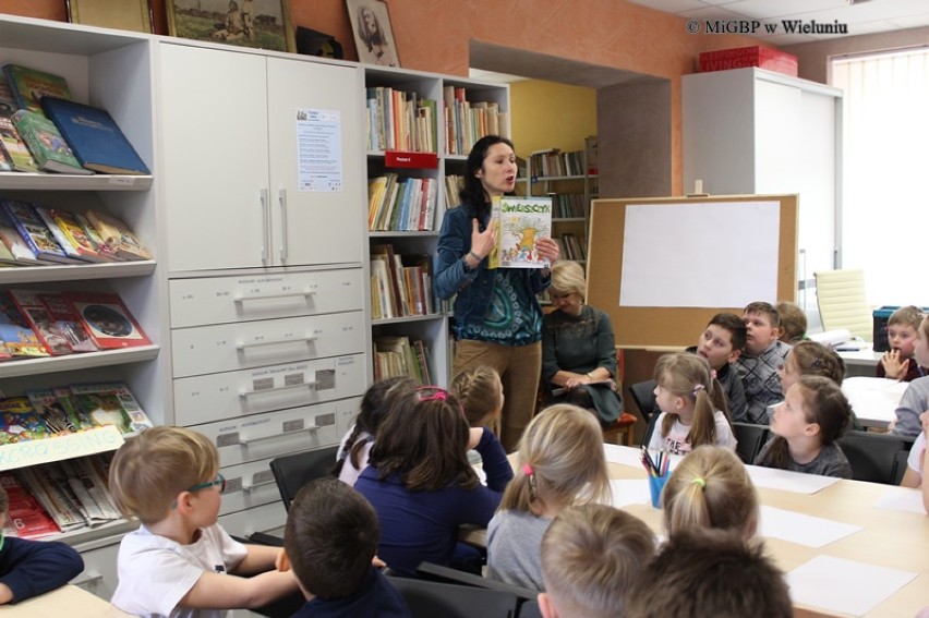 Projekt "Czytanie zbliża" w gminie Wieluń. Spotkania z autorami książek dla dzieci i piknik literacki [ZDJĘCIA]