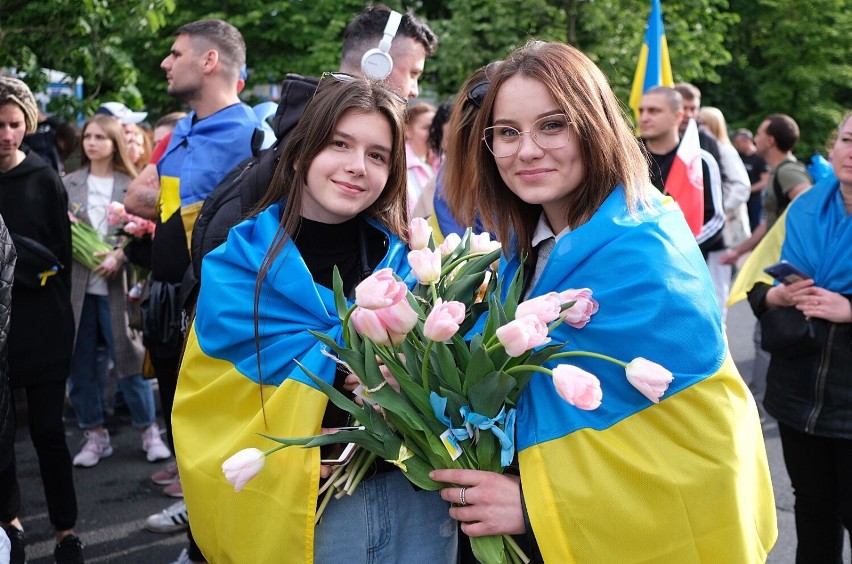 Przemarsz "Przyjaciele, dziękujemy! Ukraińcy - Polakom" w Warszawie. Niezwykły wyraz wdzięczności dla narodu polskiego od gości z Ukrainy