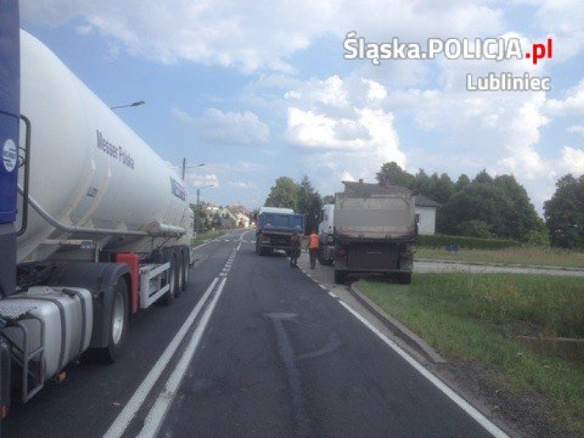 Groźnie na DK 11 w Sierakowie Śląskim. Zderzenie dwóch ciężarówek i osobowego bmw [ZDJĘCIA]