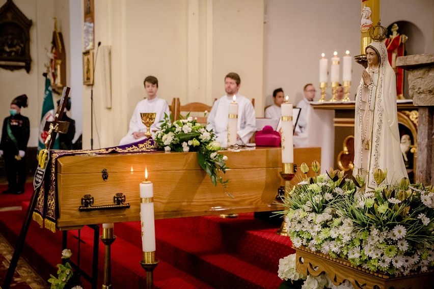 Wałbrzych: Pogrzeb księdza infułata Juliana Źrałki (ZDJĘCIA)
