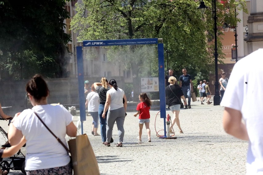 Kurtyny wodne dają orzeźwienie! Jest ich kilka w Legnicy, zobaczcie zdjęcia