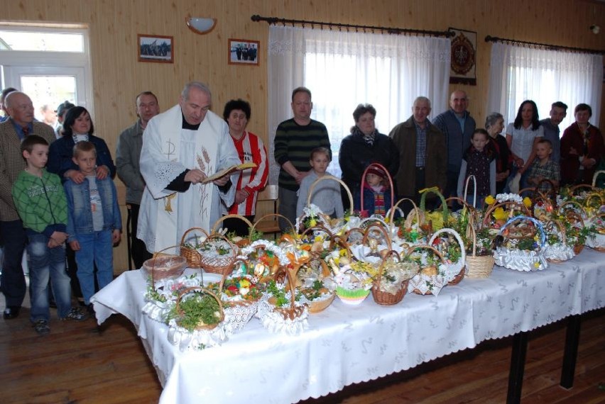 Święcenie pokarmów Wielkanocnych w Gołaszewie
