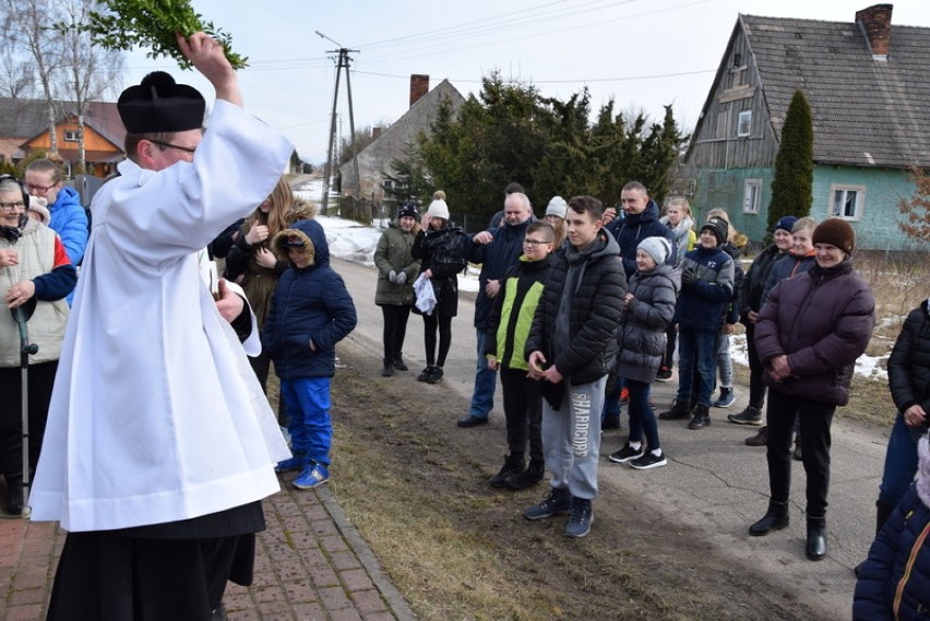 Nowosiółki, Dobojewo, Stołczno. Święcenie pokarmów przy kapliczkach