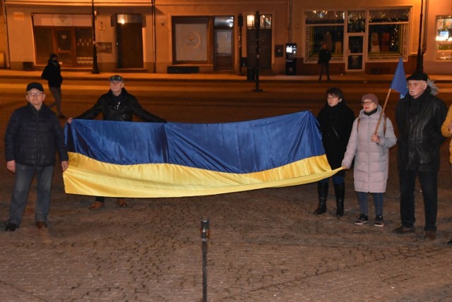 Tak było na Rynku w Grudziądzu, w dniu wybuchu napaści na Ukrainę przez Rosję 24 lutego 2022 roku. W  rocznicę tego wydarzenia, na Rynku zaplanowano wiec solidarności z narodem ukraińskim