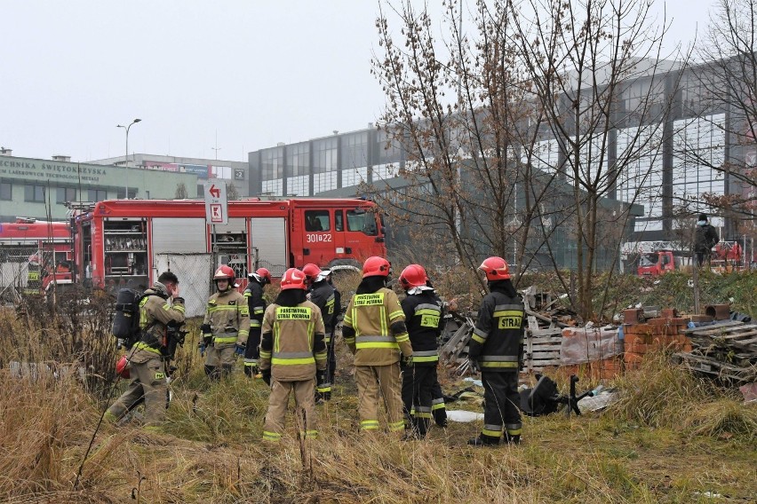 Pożar przy stacji paliw na alei Solidarności w Kielcach. Było groźnie, jedna osoba w szpitalu (ZDJĘCIA)