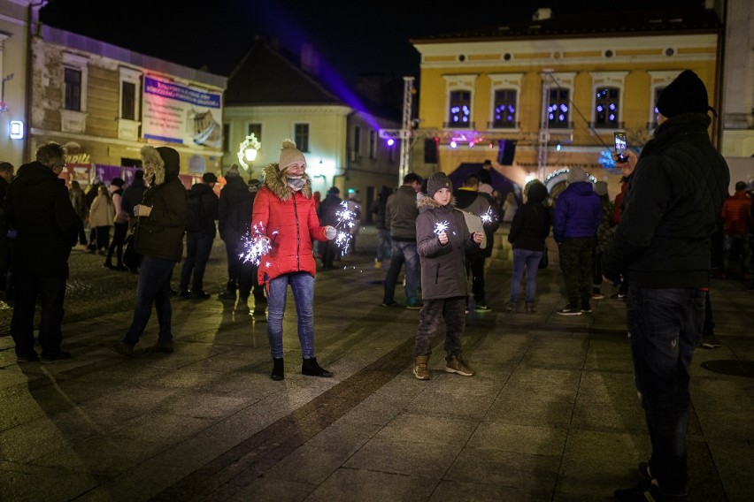 Tarnowianie przywitali Nowy Rok pod Ratuszem [ZDJĘCIA]