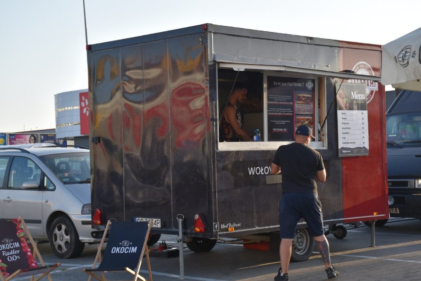 Food trucki znów zawitały do Kalisza. Sprawdź co można zjeść z kuchni na kółkach. ZDJĘCIA