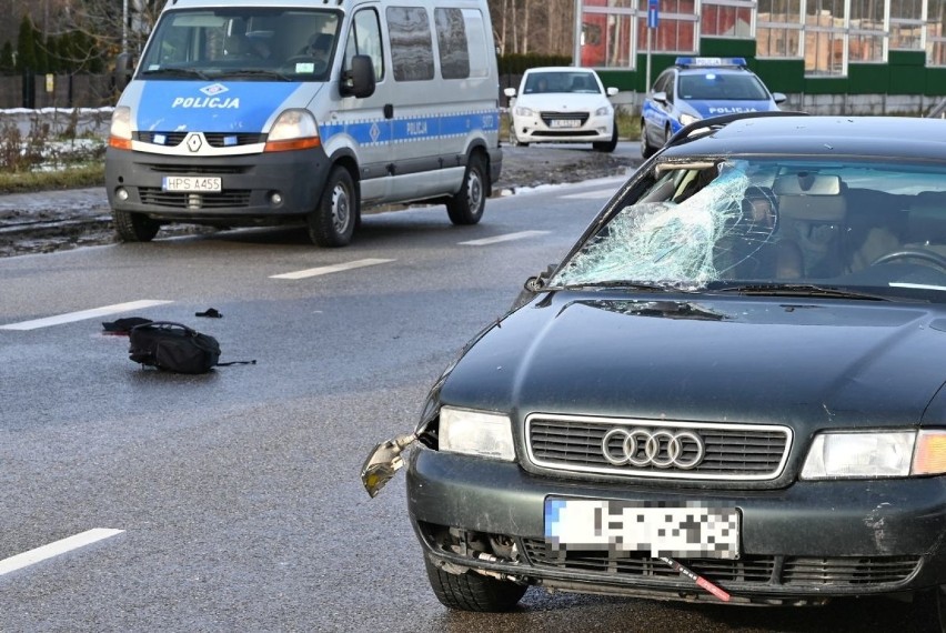 Śmiertelny wypadek na ulicy Ściegiennego w Kielcach. Zginął pieszy potrącony przez samochód