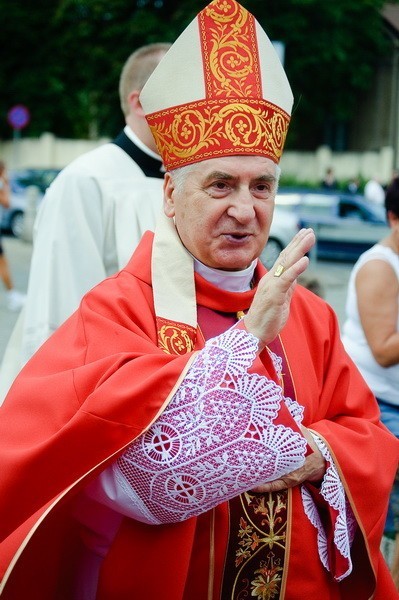 Prymas Polski Józef Kowalczyk zaprasza na mszę dziękczynną za pontyfikat papieża Benedykta XVI