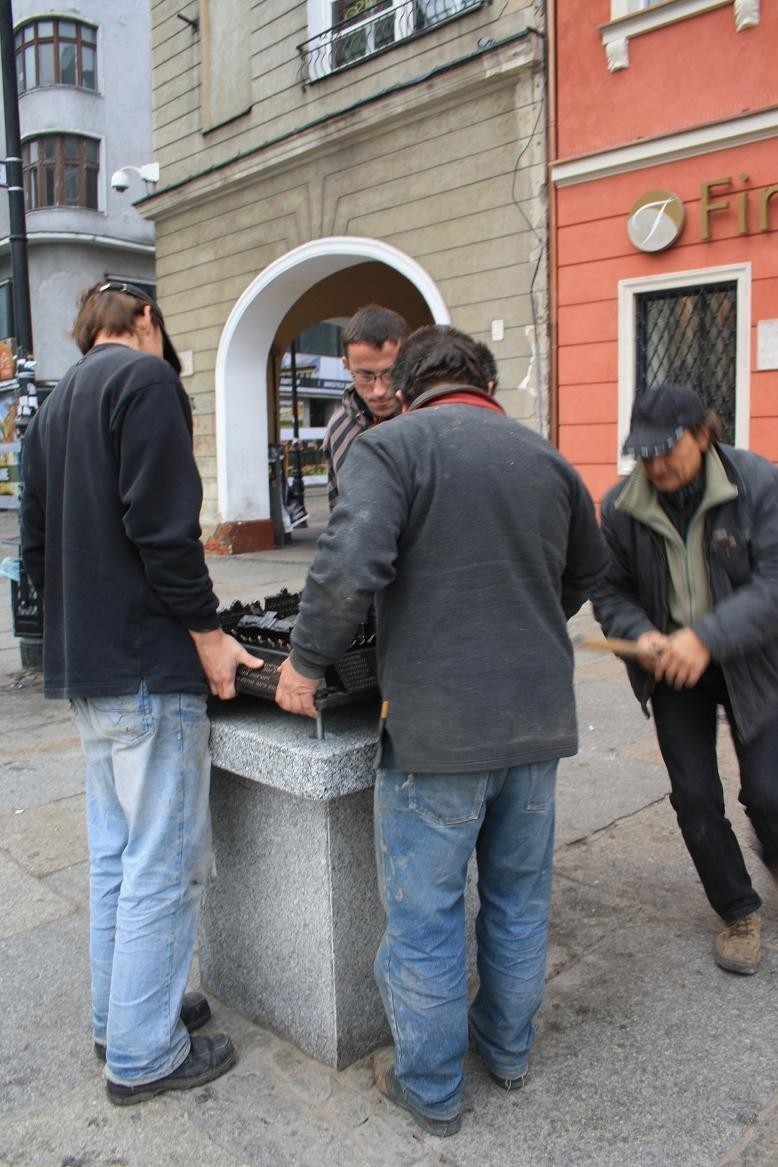 STARY RYNEK - Zamontowano makietę dla niewidomych. ZOBACZ ZDJĘCIA