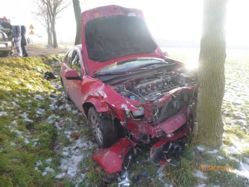 Groźne zdarzenia drogowe w Pawonkowie i Koszęcinie. W skutek wypadku na drodze krajowej nr 46 jedna osoba trafiła do szpitala ZDJĘCIA