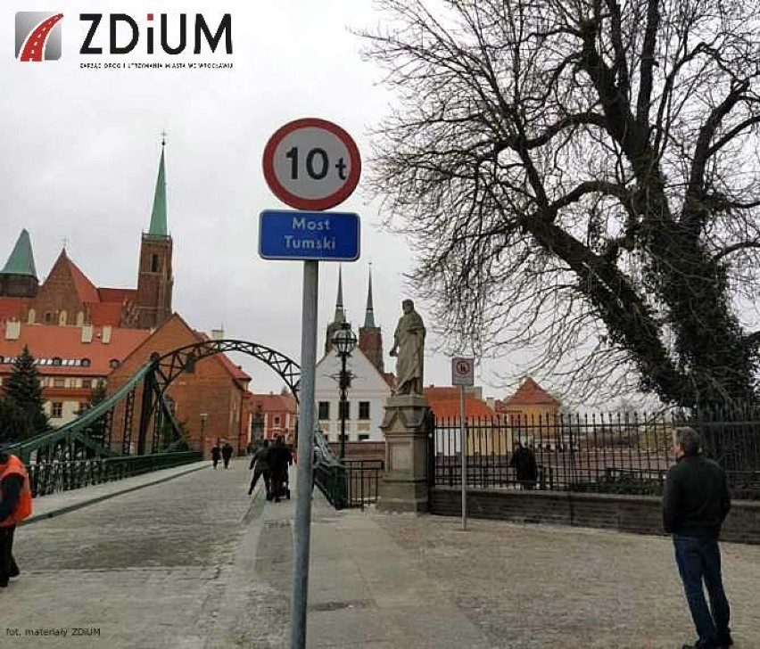 Most Tumski we Wrocławiu do poprawek. Oprawy oświetleniowe przyjdą w przyszłym tygodniu