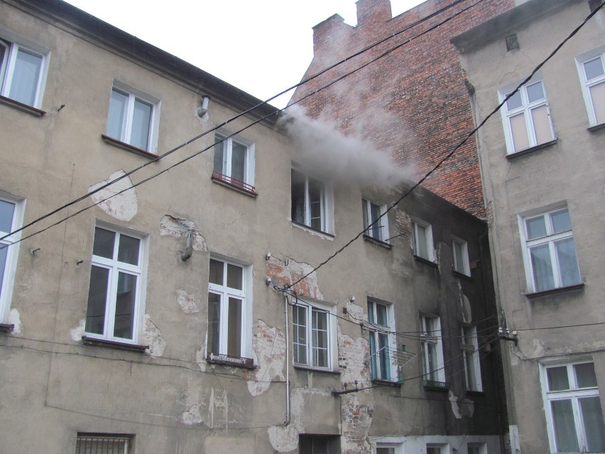 Górnośląska - Groźny pożar mieszkania. Zdjęcia i film