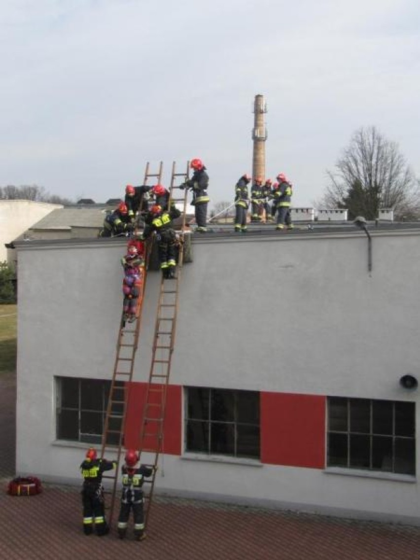Straż pożarna w Kaliszu szkoli grupę ratownictwa...