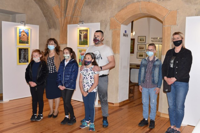 Laureaci konkursu "Świebodzin oczami dziecka" odebrali nagrody z rąk burmistrza Tomasza Sielickiego