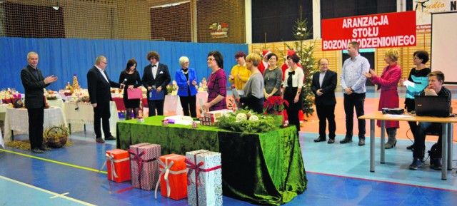 W technikum przy ul. Karbowskiej odbył się finał powiatowego konkursu na aranżację stołów bożonarodzeniowych. Wszystkie zostały zaprezentowane w szkolnej hali