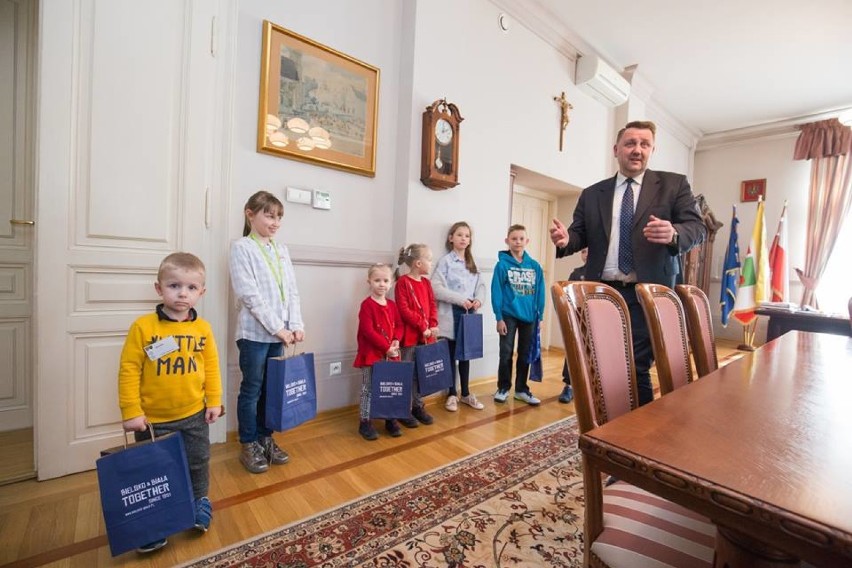 Dzieci podczas strajku nauczycieli zjawiły się w gabinecie prezydenta Bielska-Białej [ZDJĘCIA] 