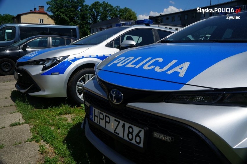 Nowe radiowozy dla żywieckiej policji. Wiemy, do jakich komisariatów trafią toyoty z napędem hybrydowym [ZDJĘCIA]