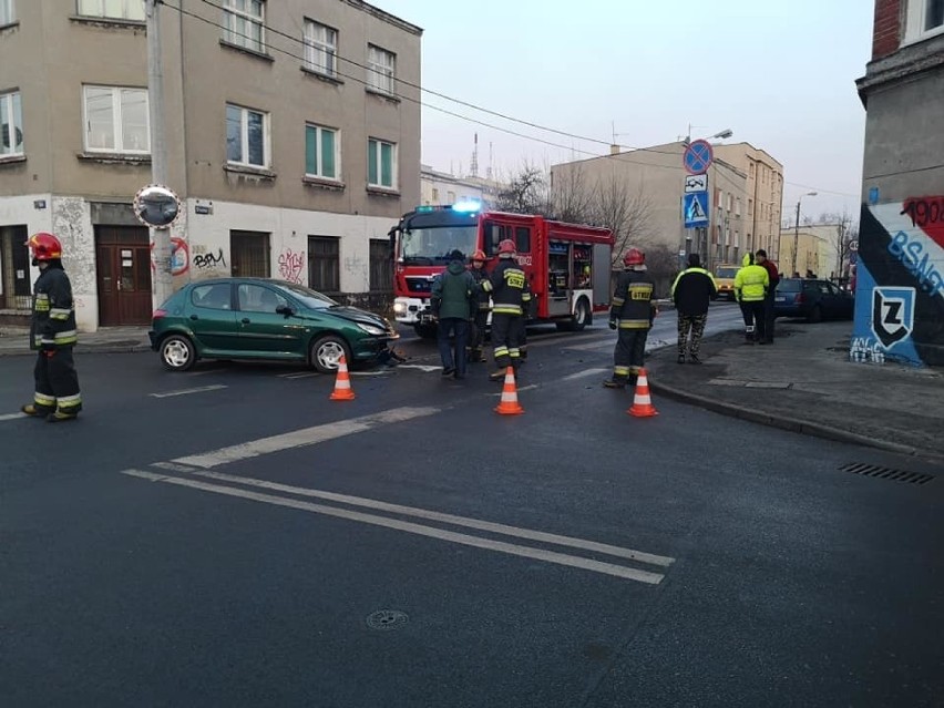 Wypadek na Szwederowie w Bydgoszczy. Autobusy kursują zmienioną trasą! [zdjęcia]