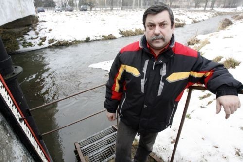Jerzy Bańka, szef ochrony przeciwpowodziowej w Zagrodnie. Rzeka Skora chyba się już wyszalała.