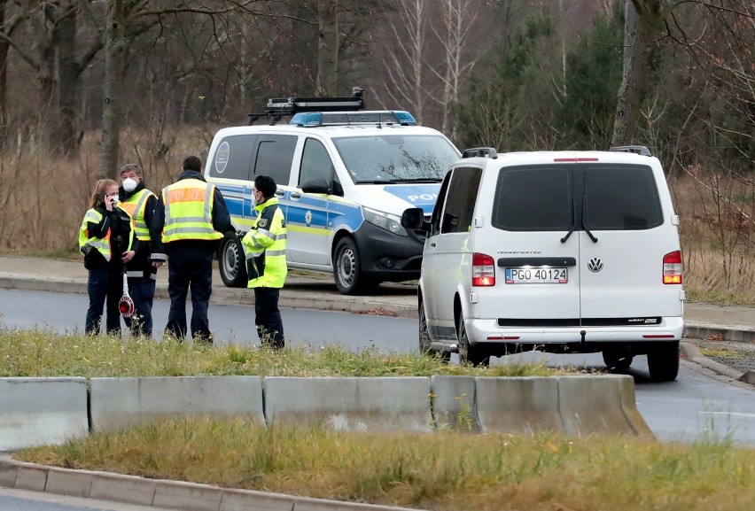 Pierwszy dzień wstrzymania małego ruchu granicznego na granicy niemiecko-polskiej w woj. zachodniopomorskim - 16.12.2020