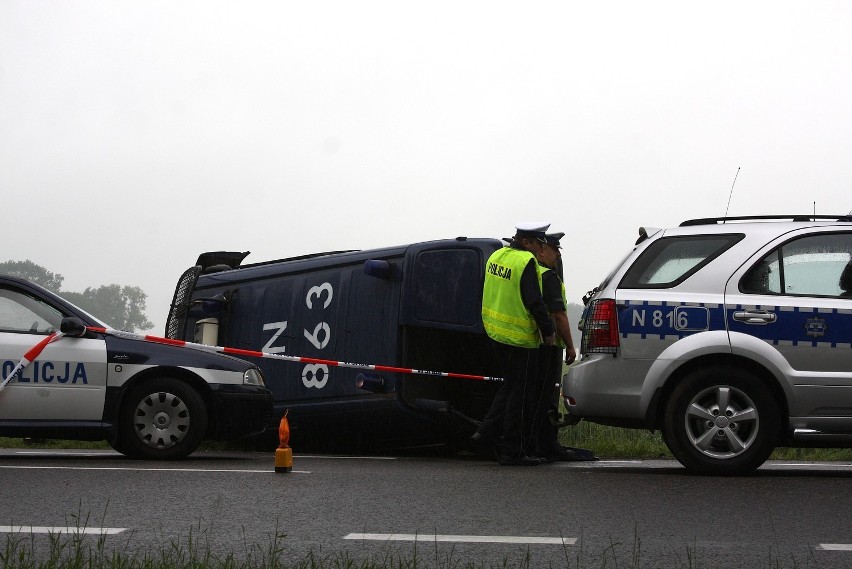 Wypadek w Sycewicach: Osobówka czołowo zderzyła się z radiowozem. Ranni policjanci! ZDJĘCIA/ FILM