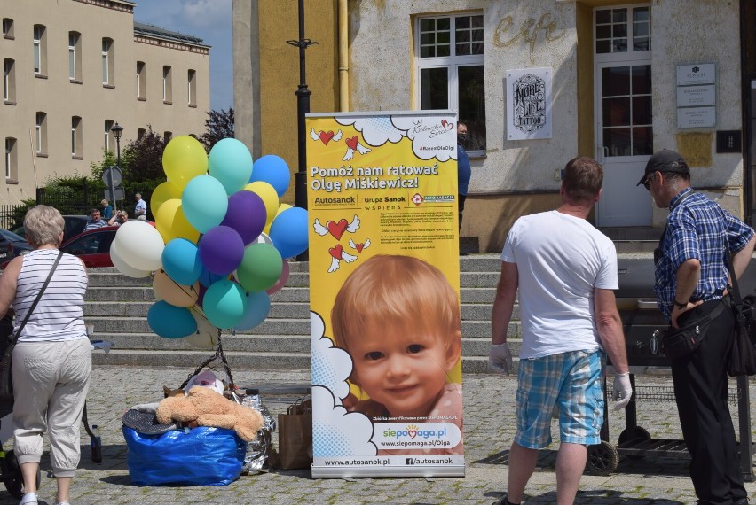 Rynek Gniezno. Kiermasz ciast i książek dla Olgi Miśkiewicz [FOTO]