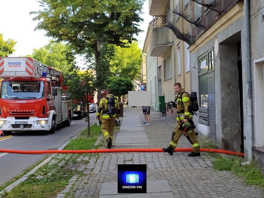 Gniezno. Pożar poddasza w budynku przy ulicy Łaskiego