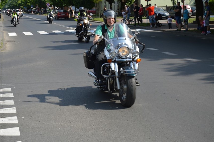 Piknik motocyklowy 2018 w Zduńskiej Woli. Parada motocyklistów przejechała ulicami miasta [ZDJĘCIA]