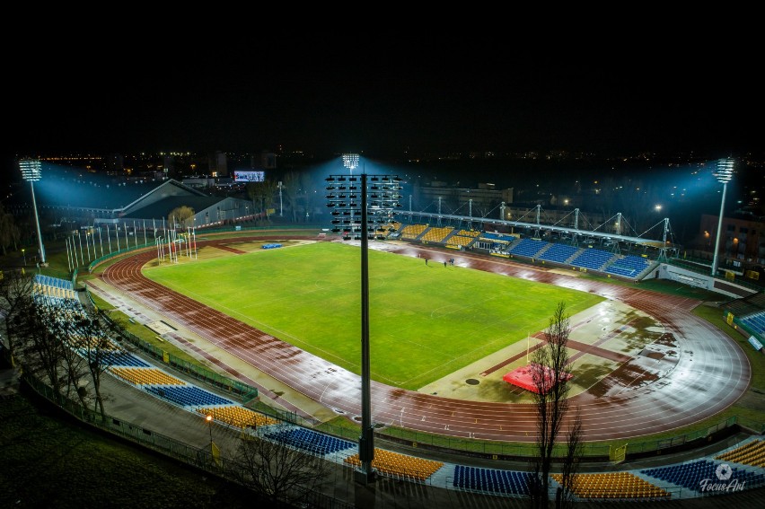 Długo mówiło się o zamontowaniu oświetlenia na Stadionie...