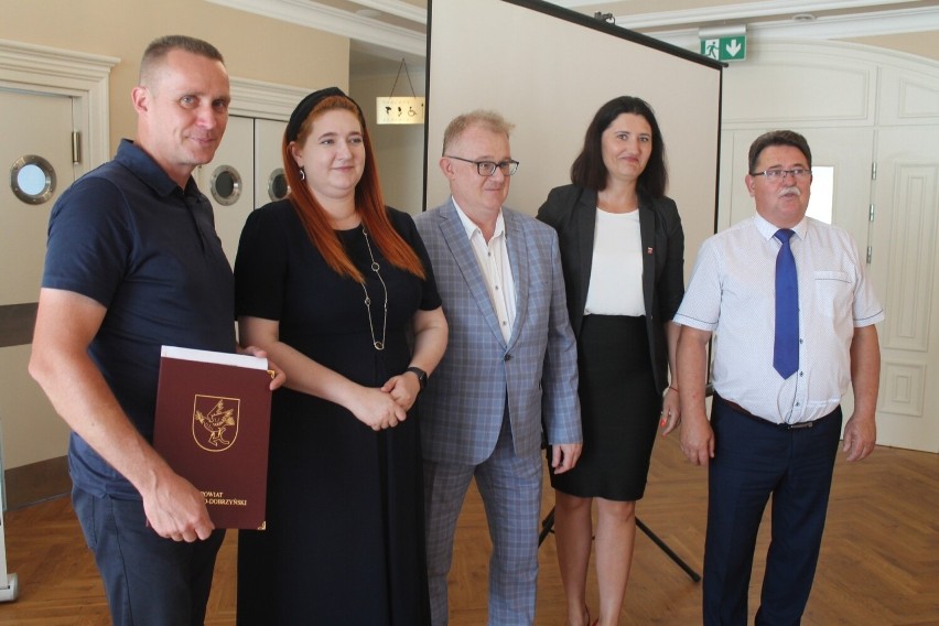 Powiat golubsko-dobrzyński zawarł umowy na wykonanie dwóch...