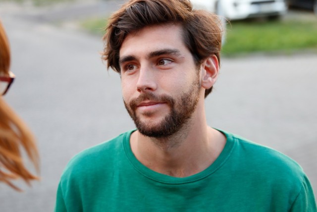 Alvaro Soler, muzyk pochodzący z Hiszpanii, był gwiazdą piątkowej imprezy w opolskim amfiteatrze "Przebojowe Opole – Jedziemy na Wakacje" zorganizowanej przez miasto oraz telewizję Polsat. Na scenie artysta zaprezentował się dwa razy. Soler otworzył koncert piosenką "El mismo sol". Później opolska widownia bawiła się przy jego hitach "Sofia", "La Cintura" oraz "Animal". Alvaro Soler wyjechał również z Opola ze statuetką "Przebojowe Opole". Zobaczcie zdjęcia zza kulis oraz z koncertu.