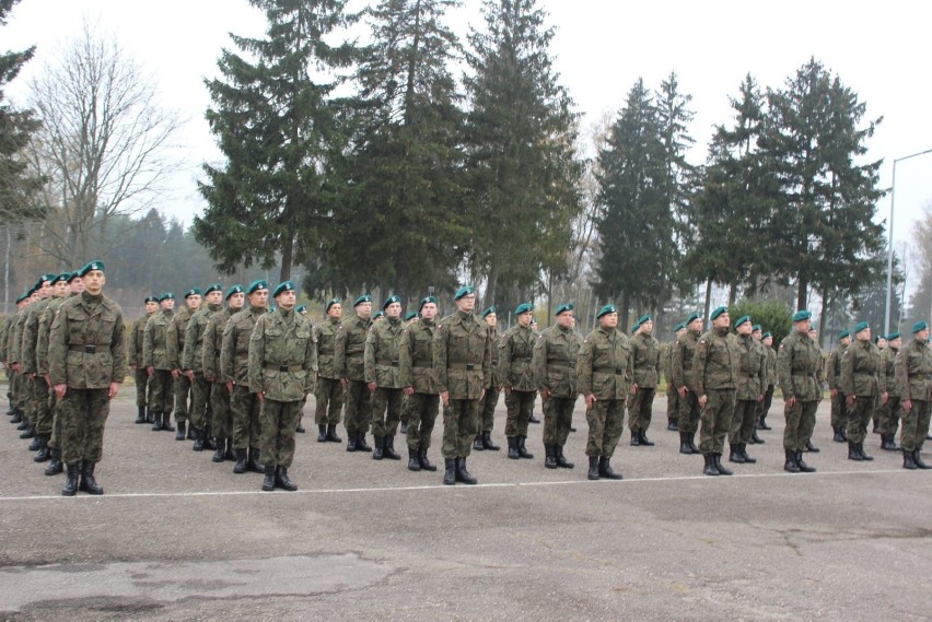 Miesięczne szkolenie ochotników służby przygotowawczej w...