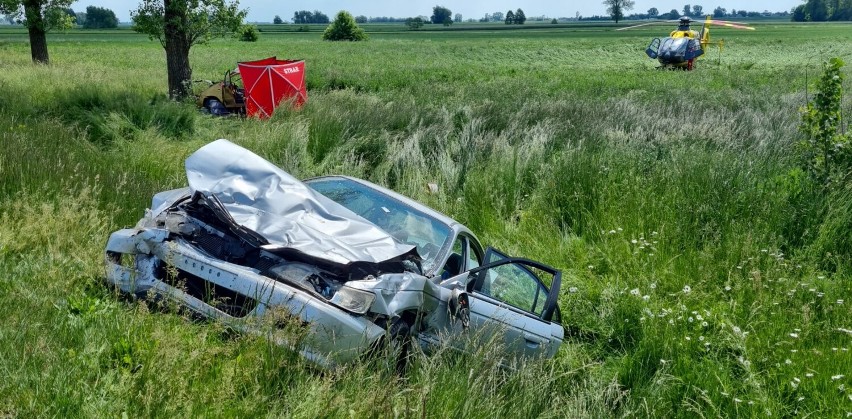 Śmiertelny wypadek w Bąkowie Górnym koło Łowicza. Zginęło starsze małżeństwo