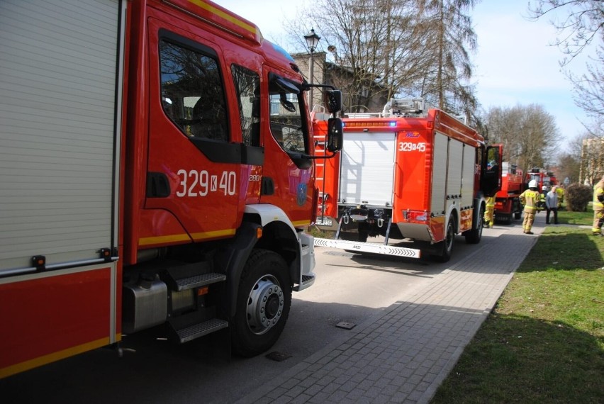 Pożar w bloku na osiedlu mieszkaniowym w Krzeszowicach