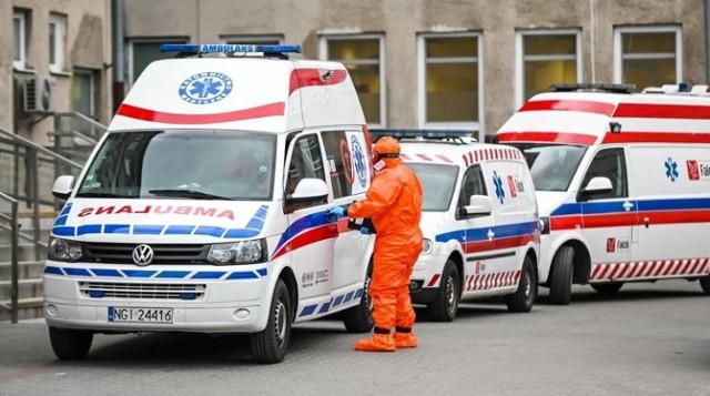 Nie przyjęto go w 11 szpitalach: 72-letni mężczyzna z Tarnowskich Gór zmarł. Nie był zakażony koronawirusem.