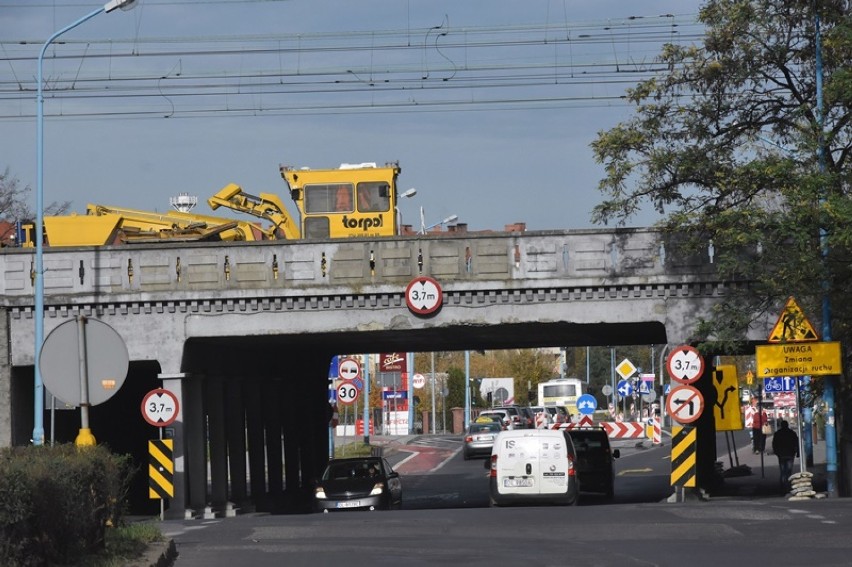 Remont ulicy Leszczyńskiej w Legnicy, końcowe prace na jezdni wschodniej [ZDJĘCIA]
