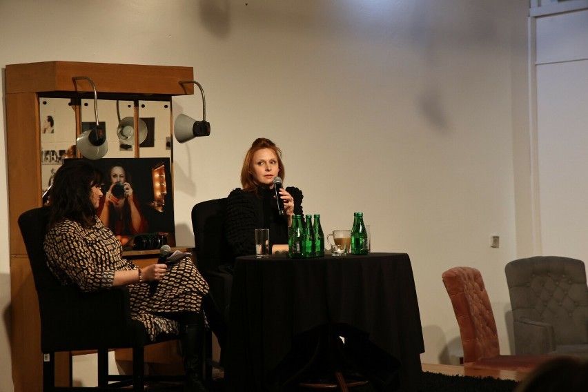 Ciekawe spotkanie ze znaną aktorką Pauliną Holtz w Salonie Kobiet w Kieleckim Centrum Kultury. Zobacz zdjęcia