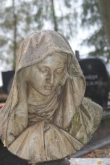 Cmentarz przy Sanktuarium Księżnej Sieradzkiej w Charłupi Małej (ZDJĘCIA)